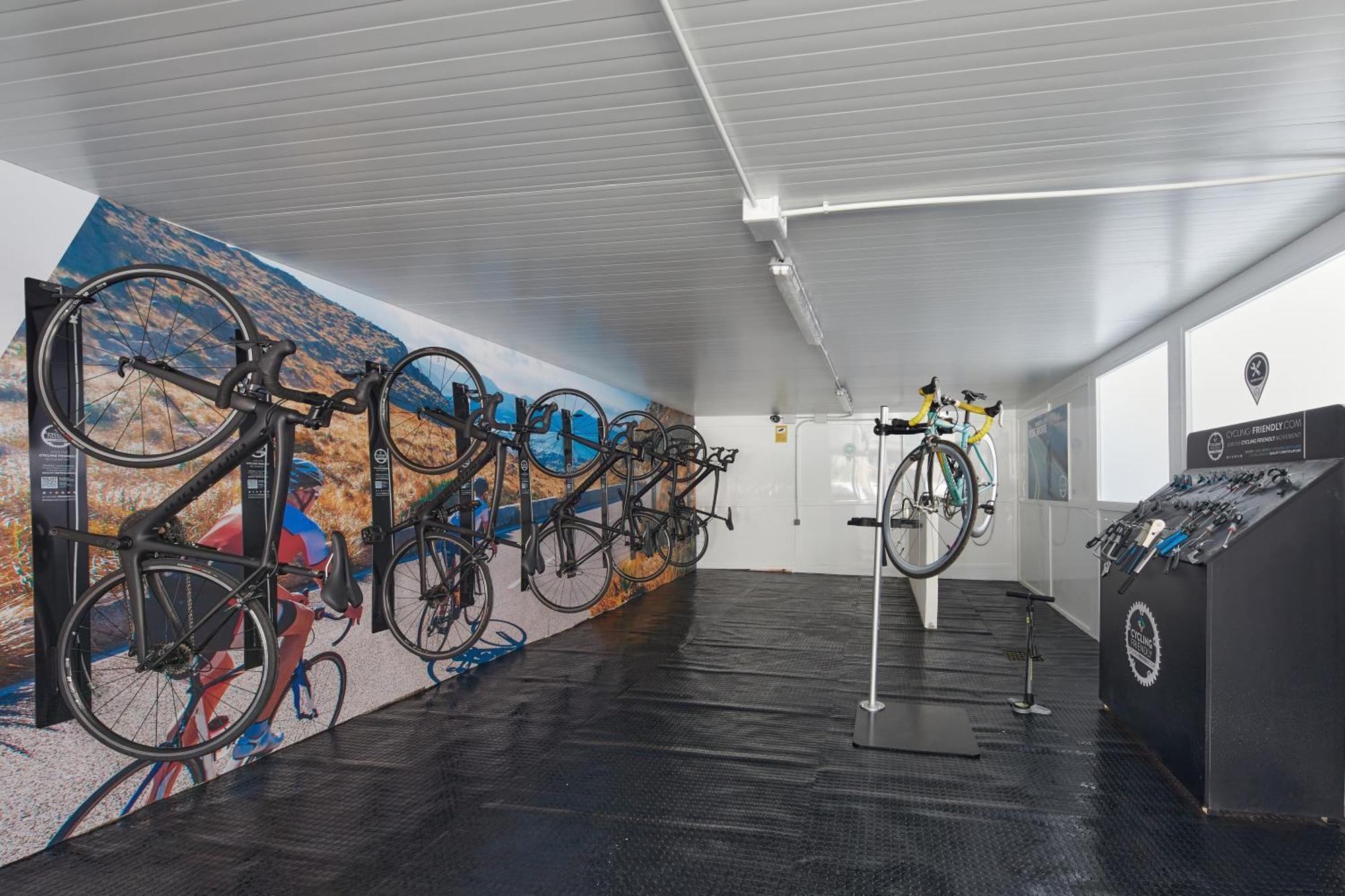 Secrets Mallorca Villamil Resort & Spa - Adults Only Пагера Екстериор снимка The bike room