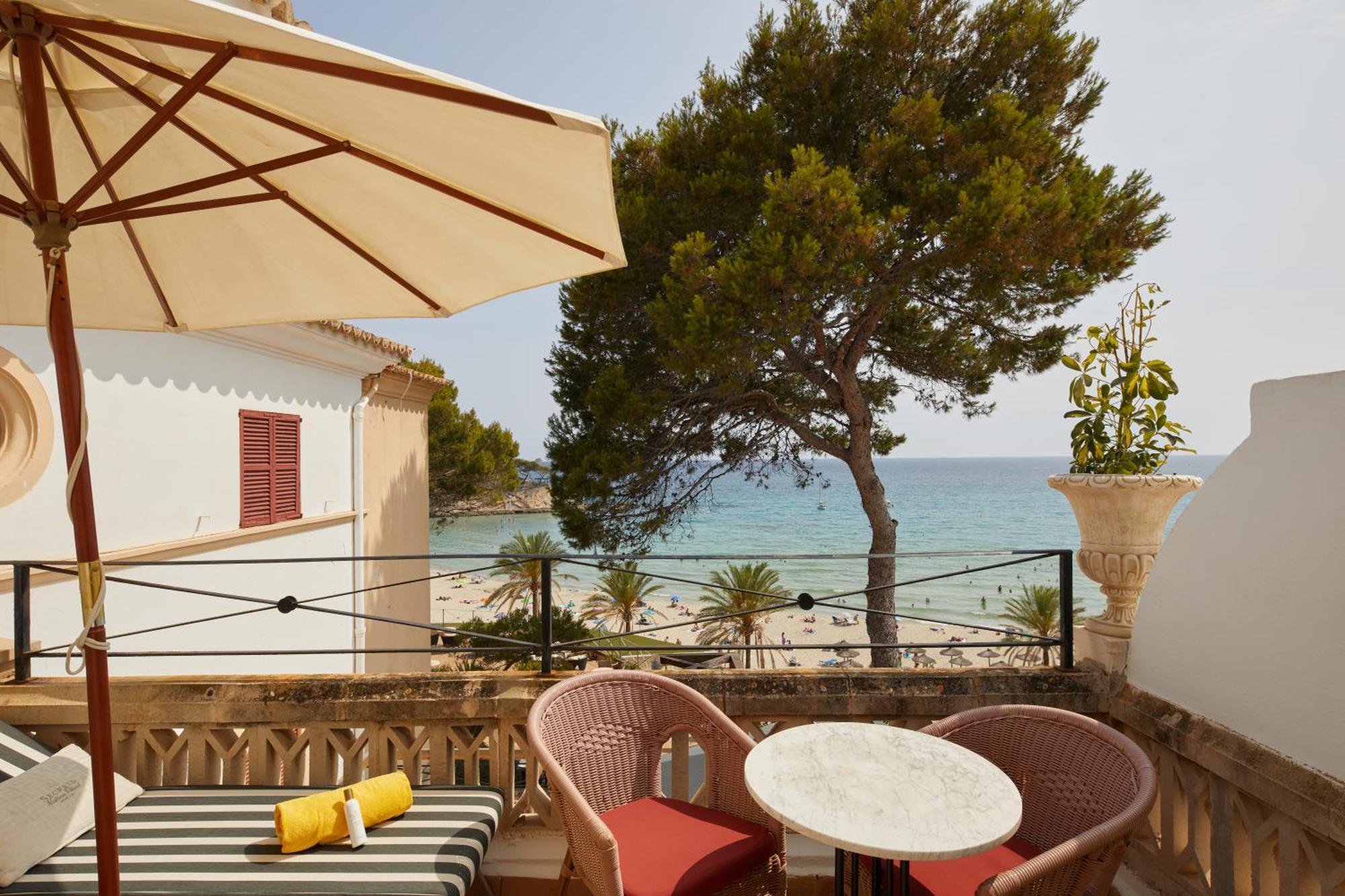 Secrets Mallorca Villamil Resort & Spa - Adults Only Пагера Екстериор снимка View of the beach from the hotel