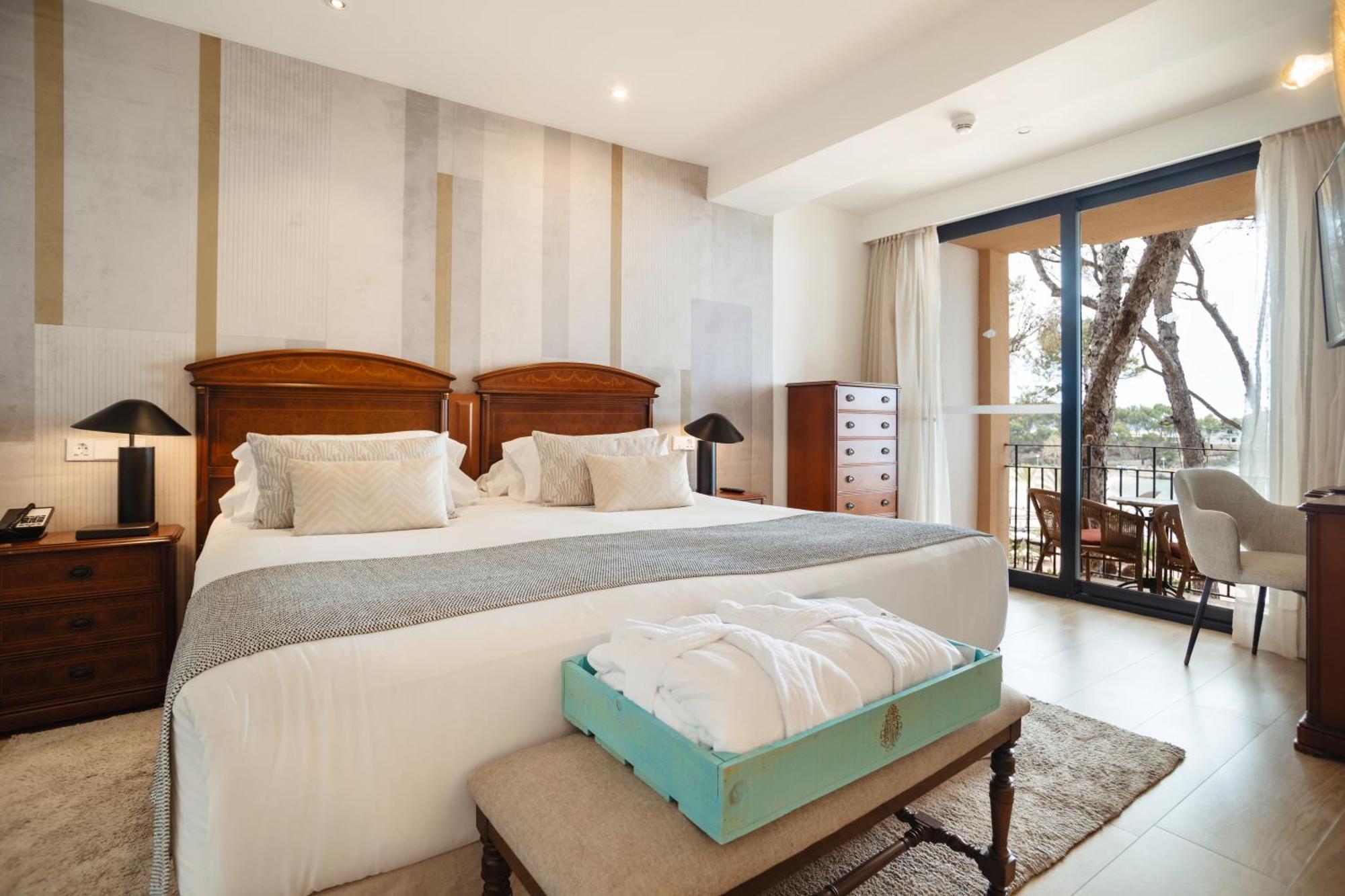 Secrets Mallorca Villamil Resort & Spa - Adults Only Пагера Екстериор снимка A bedroom at the hotel