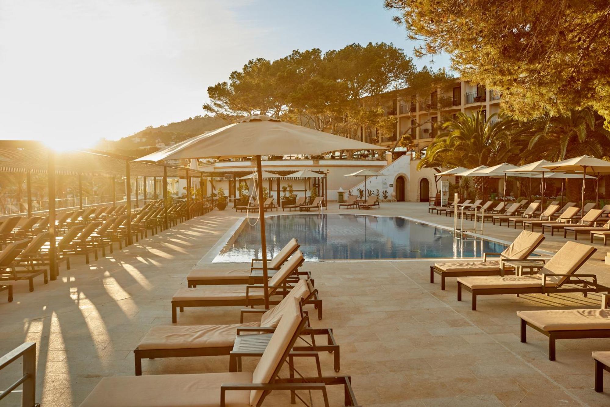 Secrets Mallorca Villamil Resort & Spa - Adults Only Пагера Екстериор снимка The hotel's pool