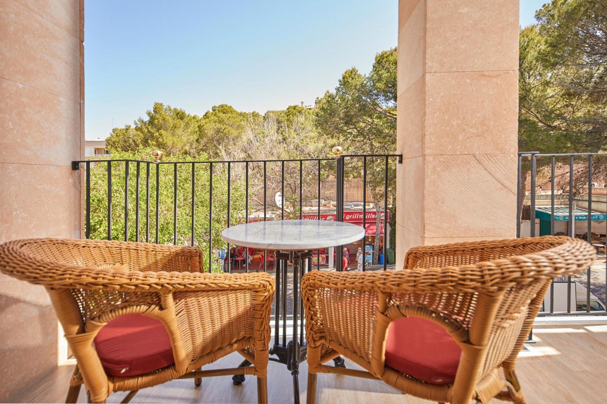 Secrets Mallorca Villamil Resort & Spa - Adults Only Пагера Екстериор снимка A balcony at the hotel