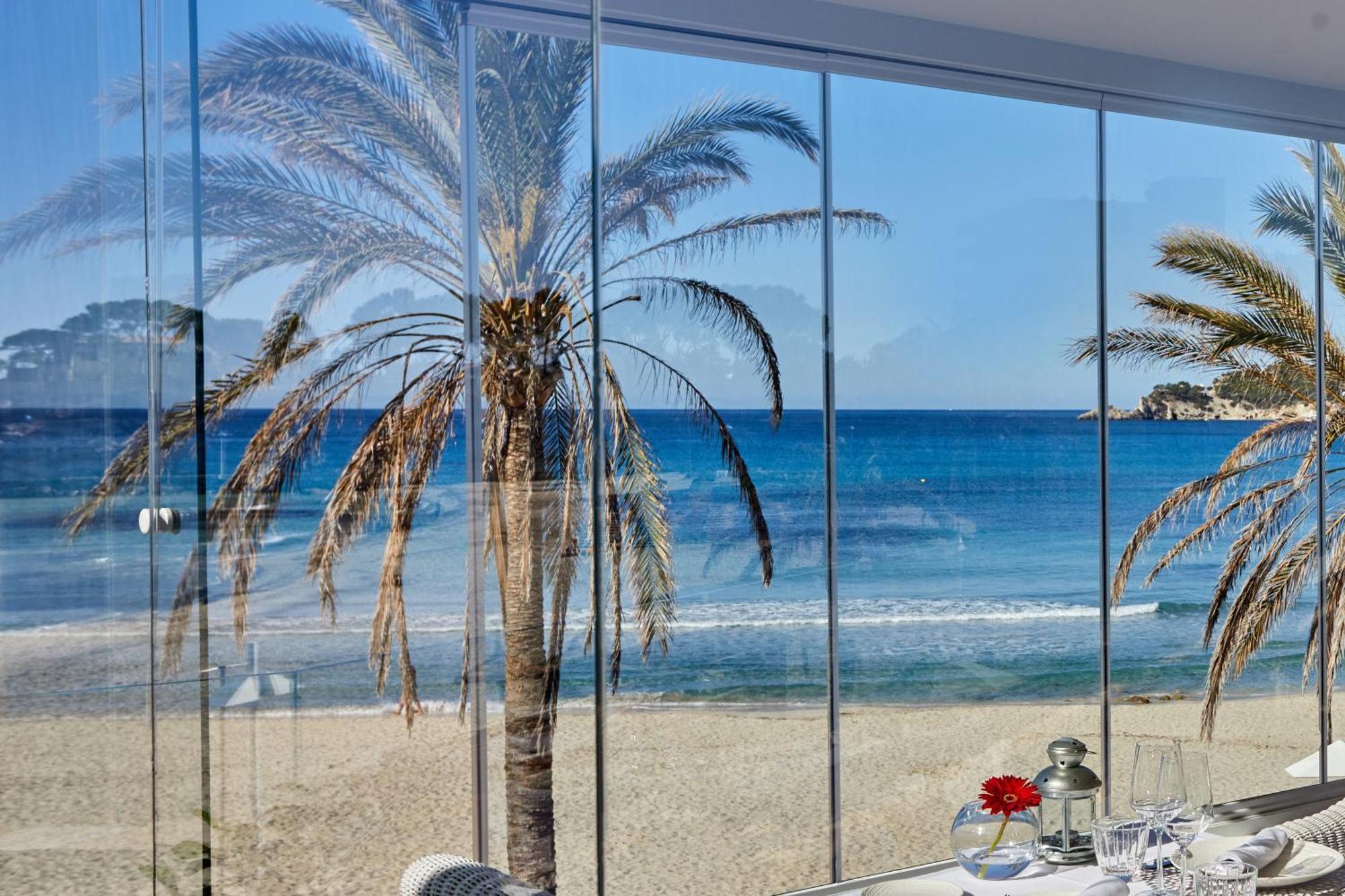 Secrets Mallorca Villamil Resort & Spa - Adults Only Пагера Екстериор снимка View of the beach from the hotel