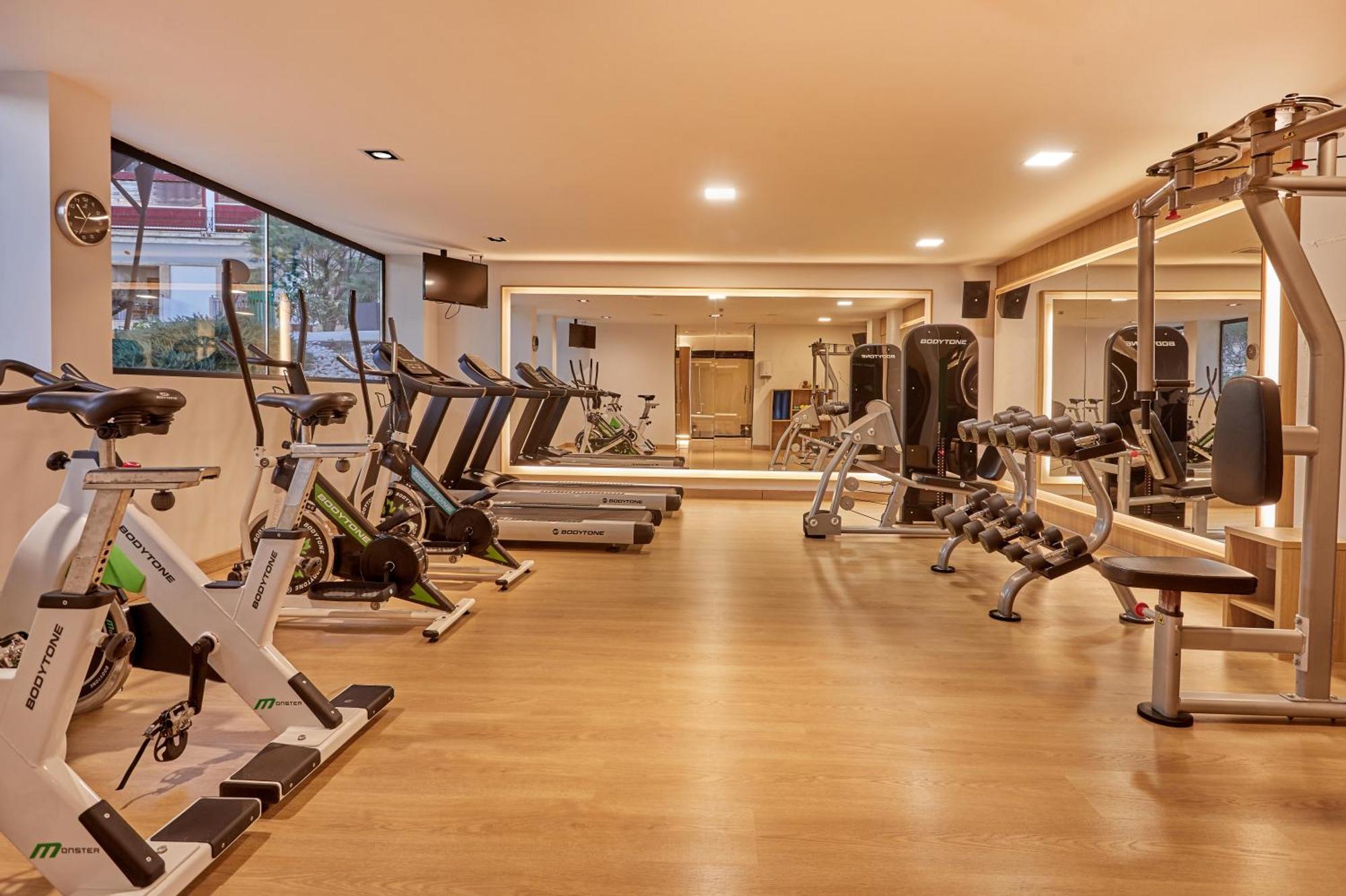 Secrets Mallorca Villamil Resort & Spa - Adults Only Пагера Екстериор снимка The gym at the hotel