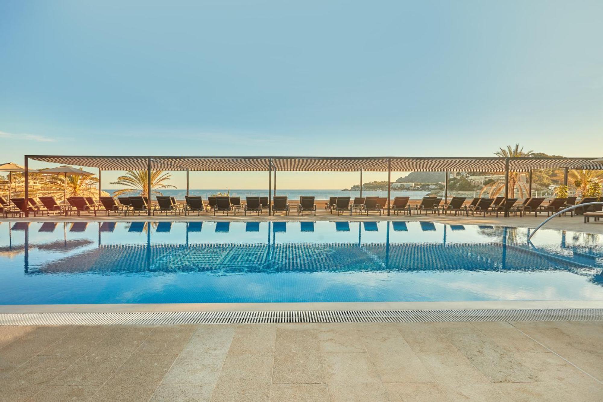 Secrets Mallorca Villamil Resort & Spa - Adults Only Пагера Екстериор снимка The swimming pool at the hotel